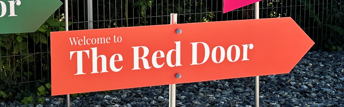The Doors Apartments Mosonmagyaróvár Red Door