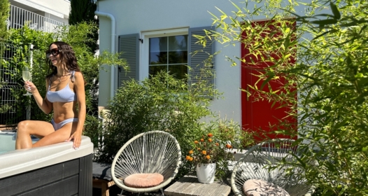 The Doors Apartments Mosonmagyaróvár Red door jakuzzi