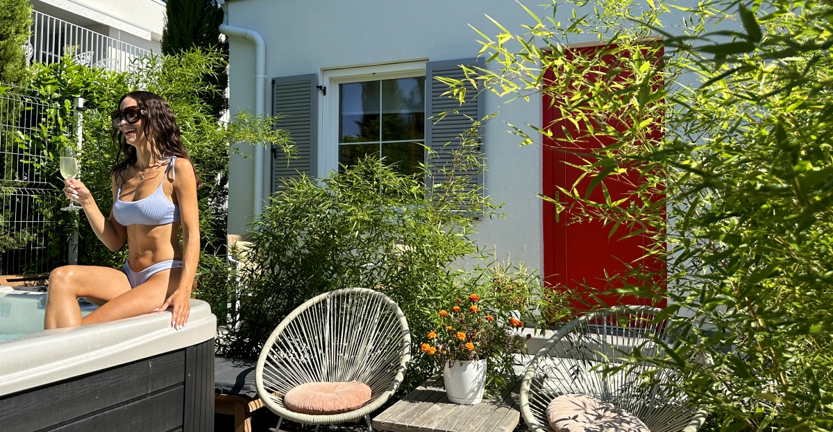 The Doors Apartments Mosonmagyaróvár Red door jakuzzi