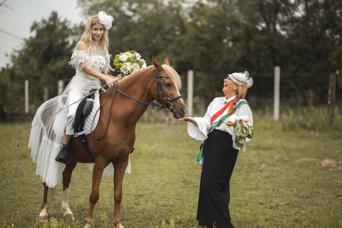 Lovas esküvő Pintér Andrea szertartásvezető